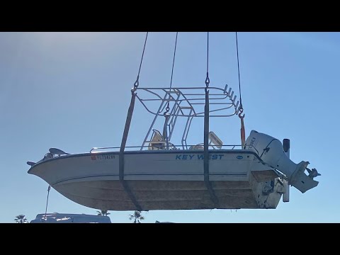 Видео: Я купил ДЕШЕВУЮ лодку, спасенную после урагана!