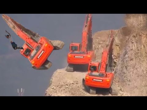 Видео: Опасные идиоты, крупнейшие навыки оператора экскаватора-бульдозера. Вождение грузовика не удается