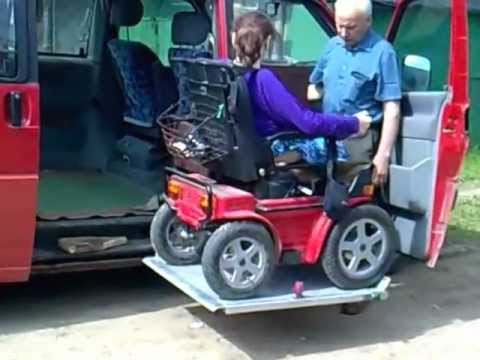Видео: Электроколяска Invacar Garant и Volkswagen T4 с лифтом подъемником