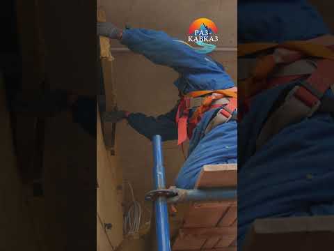 Видео: “Мигранты квартиры покупают!” — возмущаются бабки