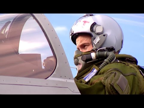 Видео: Экипаж корабля "Шарль де Голль" - Люди чести | Французский авианосец