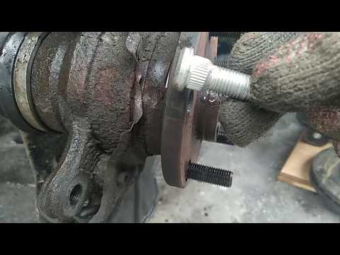 Видео: замена шпилек в колесе, не снимая ступицы и тормозного диска.