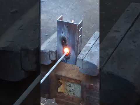 Видео: Полярность при сварке 