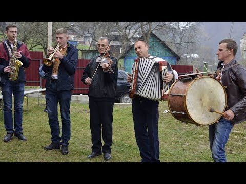 Видео: 3. Весілля - Розтоки. "На Добридень"- Musicians start the wedding.