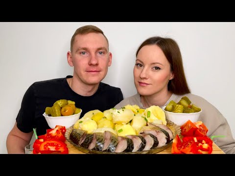 Видео: МУКБАНГ КАРТОШКА СО СКУМБРИЕЙ соленые огурцы ответы на вопросы MUKBANG POTATOES WITH MACKEREL