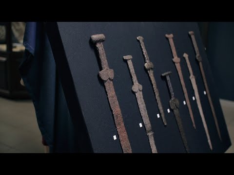 Видео: Археология, история экспоната: акинаки, скифские мечи из железа середины VII в. до н.э.