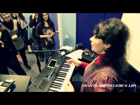 Видео: Фрагмент группового урока вокала в школе вокала improvination. Ирина Цуканова