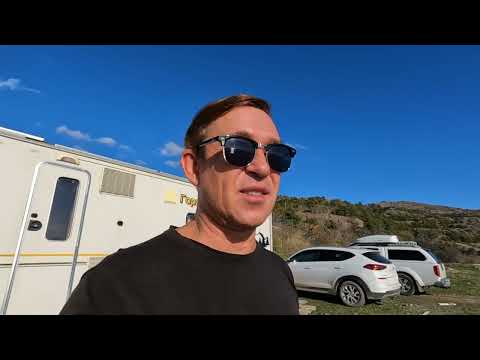 Видео: 90 ч.  Жизнь в караване у моря