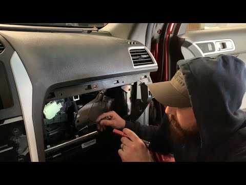 Видео: Замена привода заслонки температурной смеси Ford Explorer 2013 года