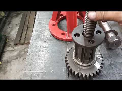 Видео: Съемник ступичных фланцев Unimog 404 2