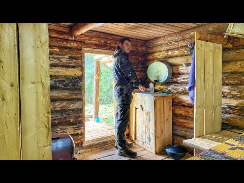 Видео: В ИЗБЕ, как ДОМА! Лесной быт, ГРИБАЛКА | Внутренние работы