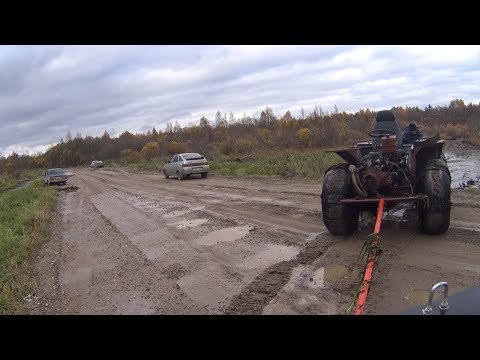Видео: Ездили за клюквой и вытащили из болота сломавшийся вездеход