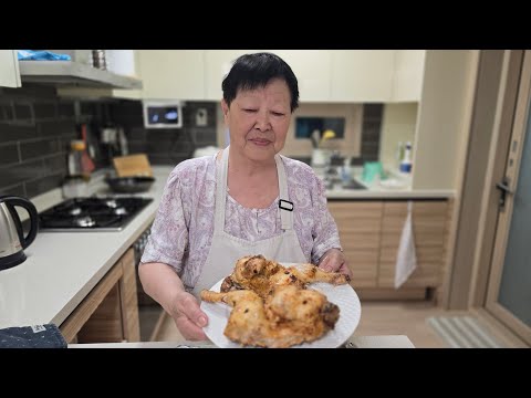 Видео: КОШКА,КУРЫ И МАМАЛЫГА|ДОМАШНИЙ ВЛОГ