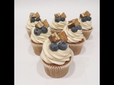 Видео: Морковные капкейки с карамелью  carrot cupcakes Кондитерская школа. Занятие № 7
