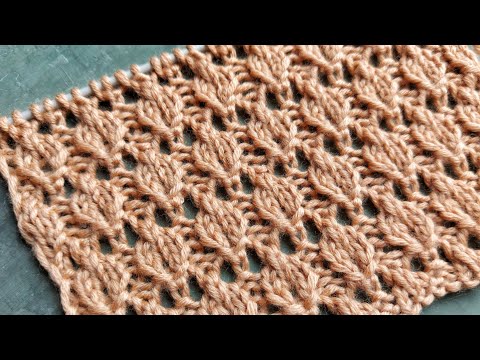 Видео: Фактурный узор спицами с мелкими листиками для вязания джемперов, носков, палантинов