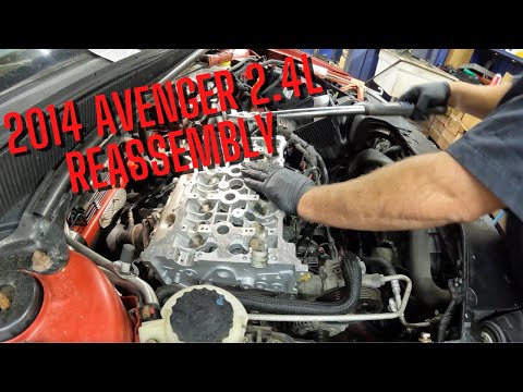Видео: Прокладка головки блока цилиндров Dodge Avenger 2.4L 2014 года / Сборка двигателя