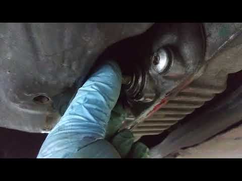 Видео: Обслуживание раздаточной коробки BMW X5 2011 года