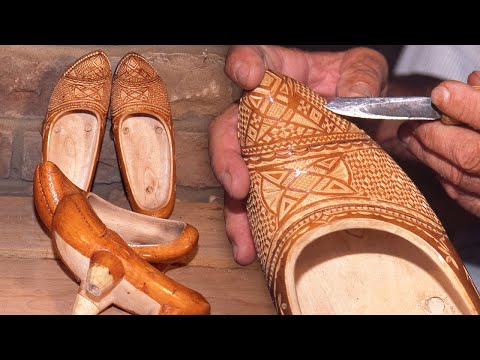 Видео: Альмадреньяс. Традиционная обувь для защиты ног от влаги | Потерянные сделки | Документальный фильм