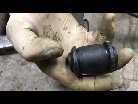 Видео: Как снять передние рычаги и заменить сайлентблоки на Тойота Витц (Toyota Vitz)