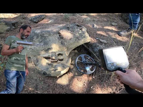 Видео: Мы выкопали проклятую могилу на 1 метр и с трудом нашли клад!!!