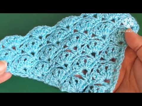 Видео: Как связать элегантную треугольную шаль крючком классическим узором всего в две линии.