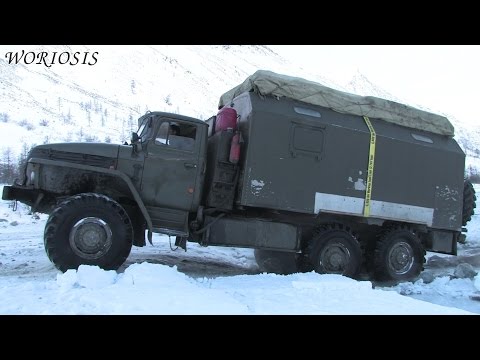 Видео: УРАЛЫ 6x6 на зимнике - наледь