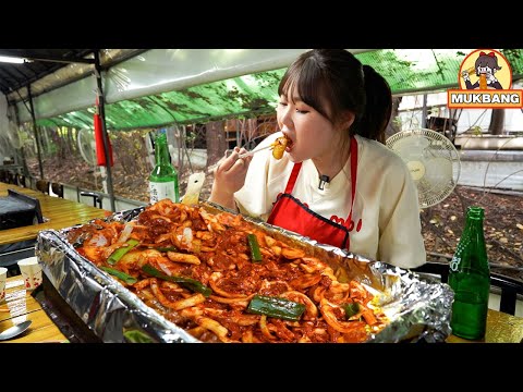 Видео: Мукбанг | Идеальное место для дневного напитка с острой уткой Джумуллек в городе Гвачхон.