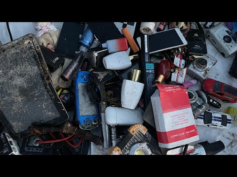 Видео: Самая большая свалка Беларуси. Деньги из мусора. Витёк мусорщик