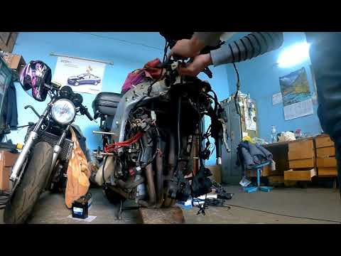 Видео: Замена подшипников рулевой колонки Yamaha FJR 1300