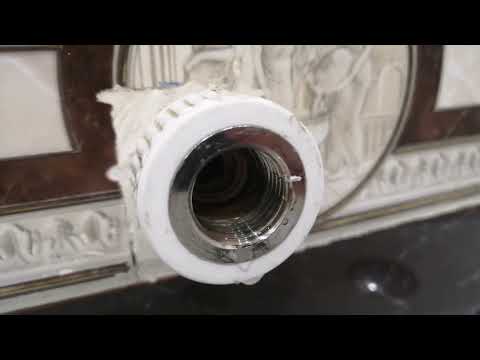 Видео: Перепайка, ремонт, замена муфты под смеситель в ванной. Треснула резьба, протекает.