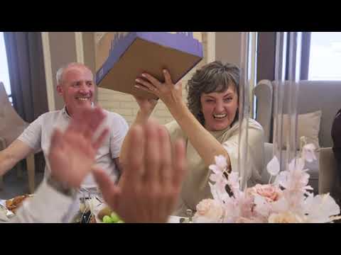 Видео: Шуточные конкурсы с посылкой на свадьбе