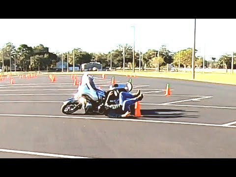 Видео: Приемы езды на мотоцикле на низкой скорости, которые вы должны знать!