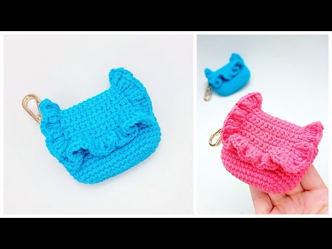 Видео: Как связать супер-простой мини-сумку для наушников с рюшами для новичков!