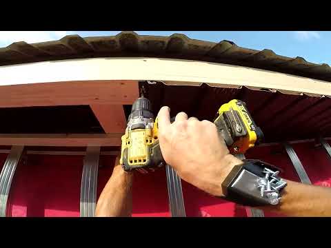 Видео: Монтаж Софитов с Центральной перфорацией по карнизам скатной кровли.