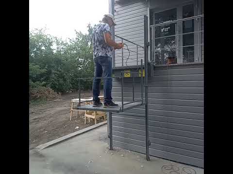 Видео: Вертикальный электрический подъемник ПТУ001 для людей с ограниченными возможностями.