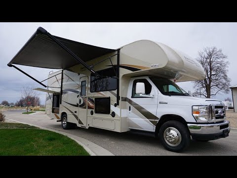 Видео: Самые лучшие в мире полуинтегралы. Обзор сразу трех американских автодомов серии Freedom Elite