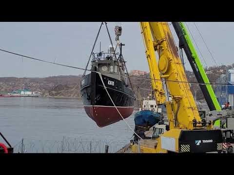 Видео: Спуск катера КЖ-111 на воду 20.04.2024. Петропавловск-Комчатск