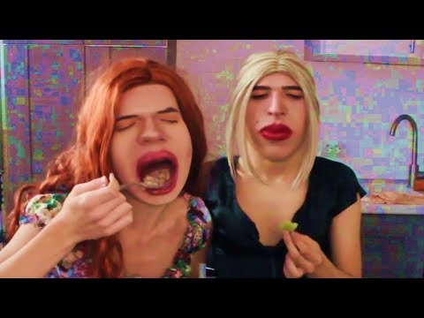 Видео: ТРАНС КУХНЯ/ВЛАДОС МИРОС и ЖЕНЯ ЭВАНС кушают гречку и сплетничают на протяжении 5 минут