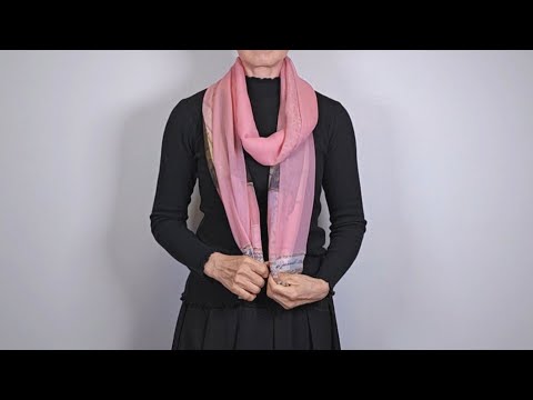 Видео: Стильно и элегантно! 💖 5 великолепных способов завязать шарф, которые отлично сочетаются с блузкой