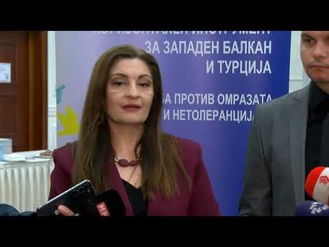 Видео: Речиси сите средношколци носат нож и боксирач во ранец за самоодбрана