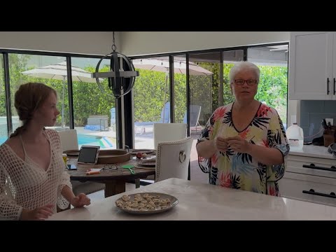 Видео: КАК ЖИВУТ БАБУШКИ В АМЕРИКЕ     #америка #влогсша