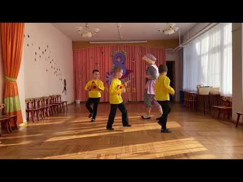 Видео: Танец мальчиков с балалайками в детском саду ￼