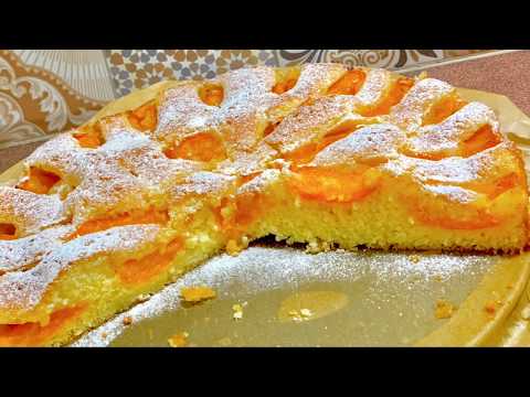 Видео: Сладкиш с кайсии - толкова нежен и вкусен, че преди да довършите първия, ще забъркате още един!