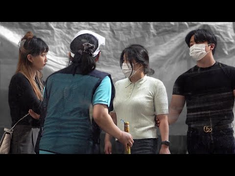 Видео: Что делать, если владелец магазина оскорбляет уборщицу? | социальный эксперимент