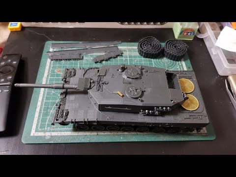 Видео: Leopard 2A4 (Meng) 35 scale - шаг 2