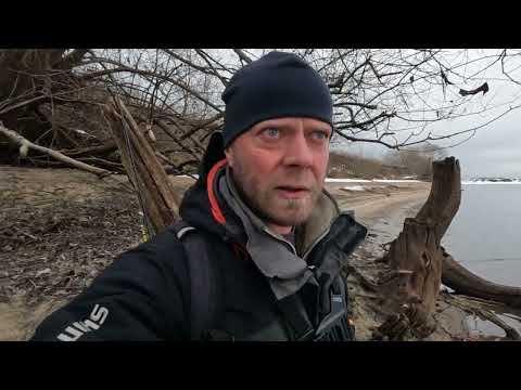 Видео: НОЧЬЮ гораздо интересней чем ДНЁМ! Москва-река, рыбалка на СПИННИНГ! Зимний спиннинг! СУДАК, ГОЛАВЛЬ