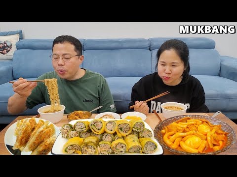 Видео: Корейский рисовый рулет с тунцом и кимчи, токпокки, пельмени и рамэнㅣMukbang