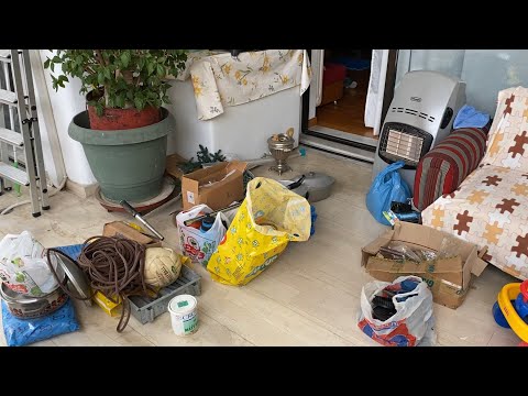 Видео: Там творится УЖАС. Рухнет весь потолок. Избавляюсь от ненужных вещей.