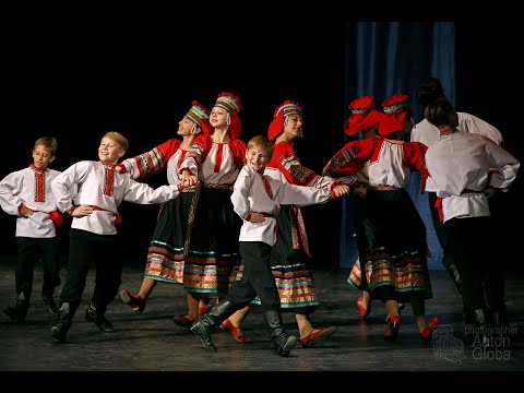 Видео: "Орловская плясовая", Ансамбль "Мозаика". "Orlovskaya Dancing", Ensemble "Mosaic".