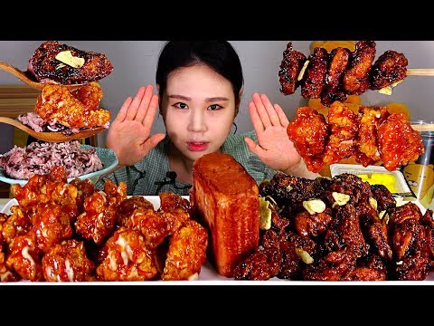 Видео: Cheogajip Supreme курица и Puradak Черный Aglio Курица с рисом Mukbang есть звук